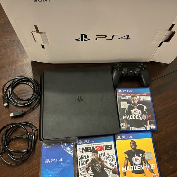 Sony PS4 1TB gaming system with 3 games. - Picture 5 of 7